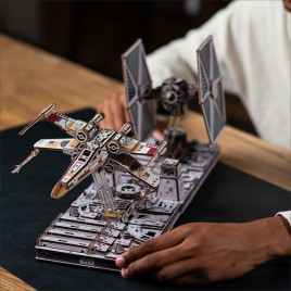 Luke Skywalker`s™ X-Wing Starfighter™ + TIE Fighter™